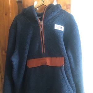 North Face Campshire pullover hoodie